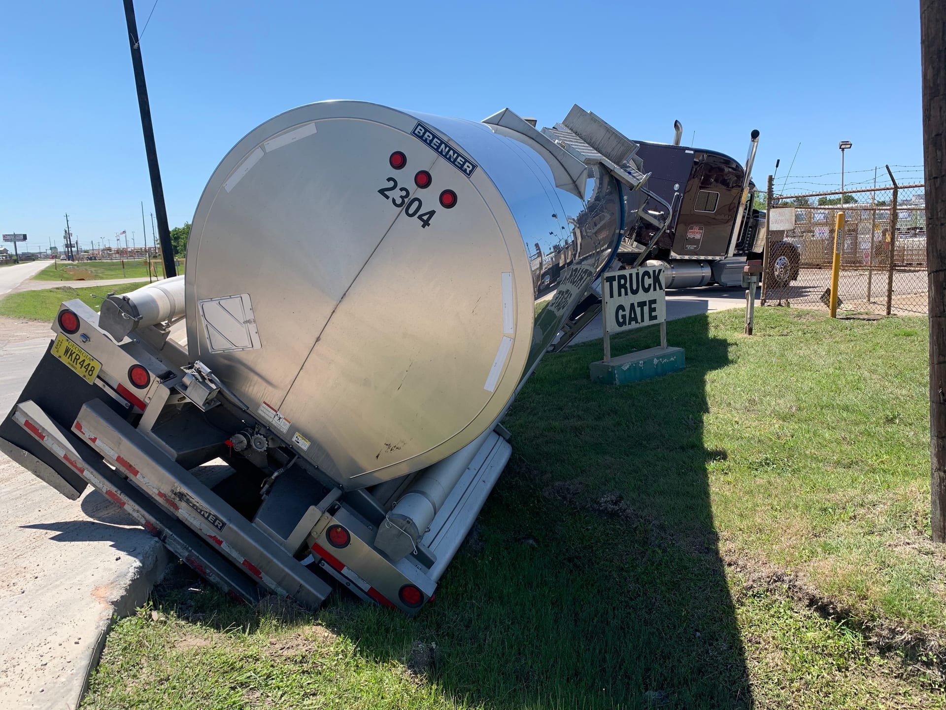 Smith Towing heavy tanker recovery near Liberty, TX